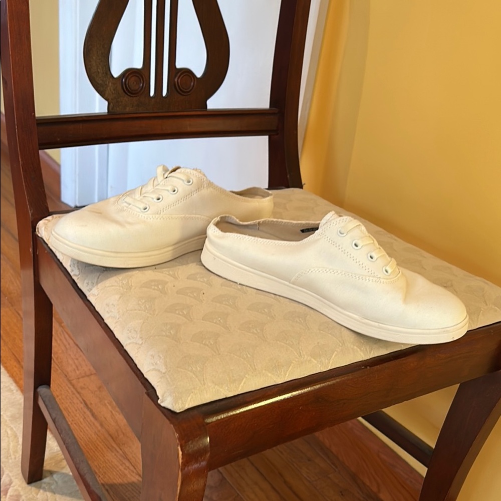 Classic White Men's Sneakers